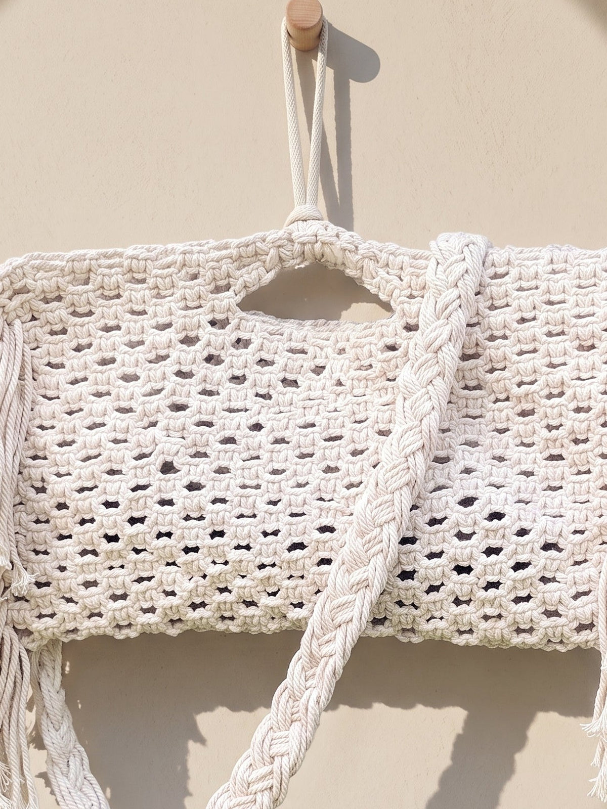 Macramé Clutch Clutch Me If You Can by Looped Little Things, close-up