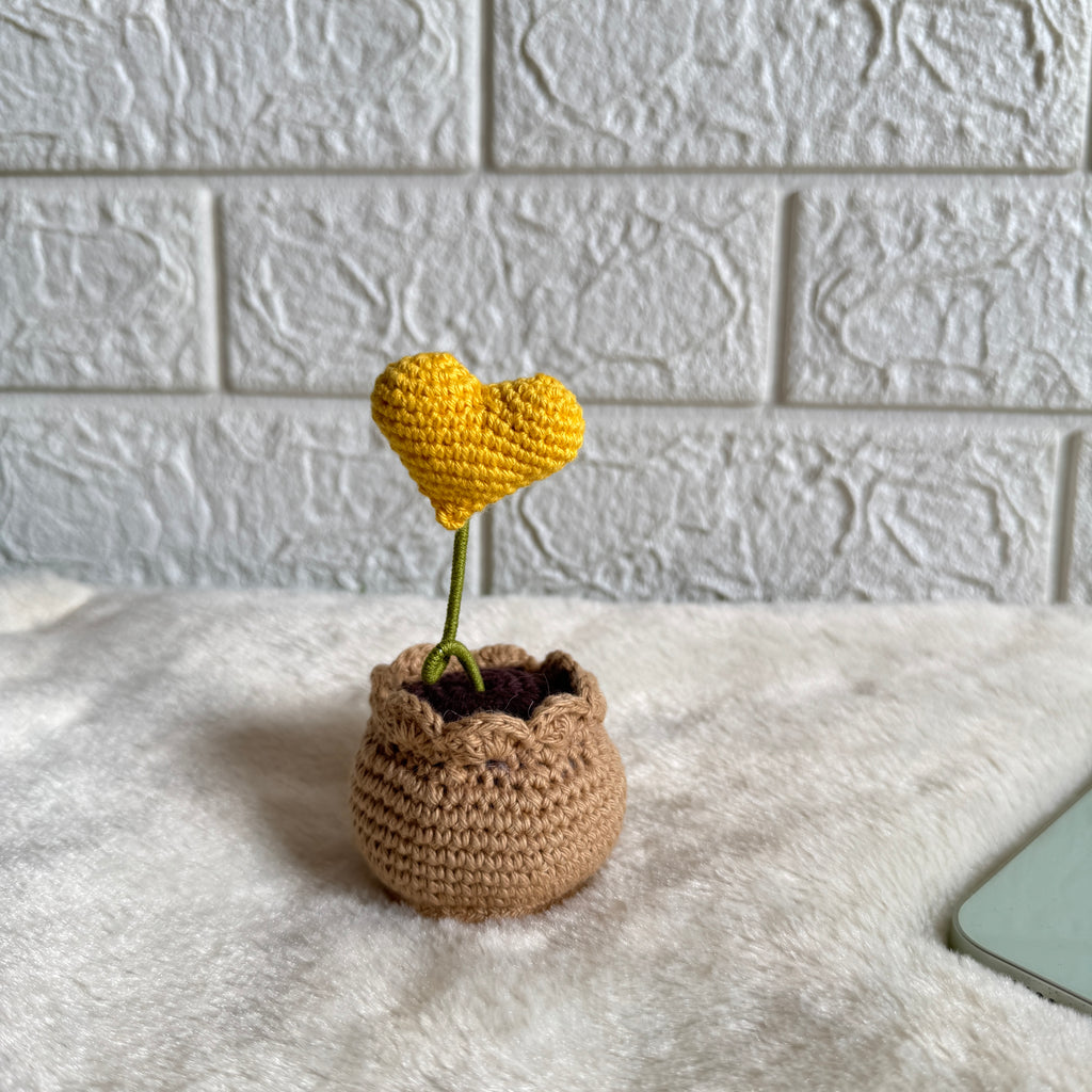 Crochet heart pot second view, handmade home decor by Looped Little Things