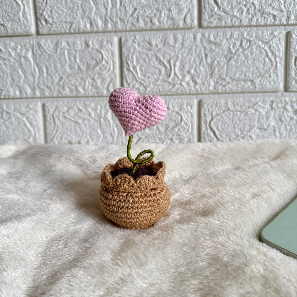 Crochet heart pot third view, handmade home decor by Looped Little Things